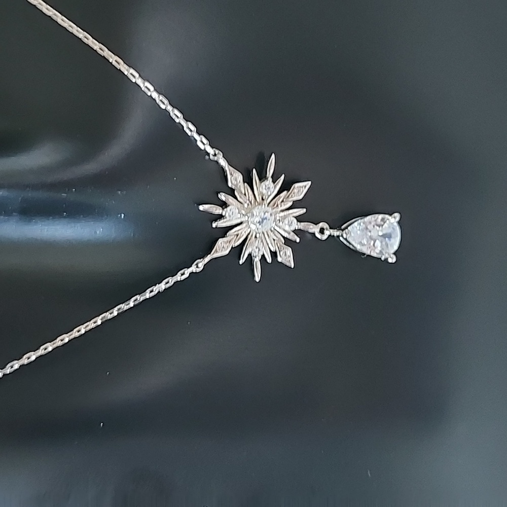 NWT Charmed Aroma necklace - Picture 2 of 3